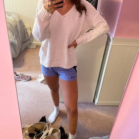 Miracle white fuzzy sweater - Picture 3 of 3